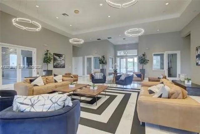 565 NE 5th Place, Florida City, FL 33034