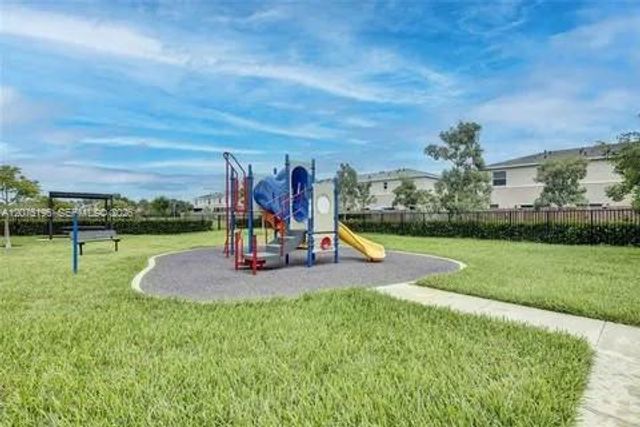 565 NE 5th Place, Florida City, FL 33034