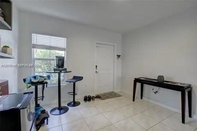 565 NE 5th Place, Florida City, FL 33034