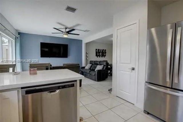 565 NE 5th Place, Florida City, FL 33034