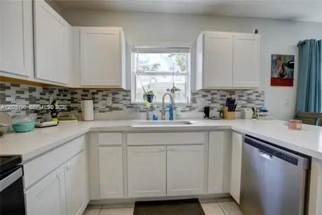 565 NE 5th Place, Florida City, FL 33034