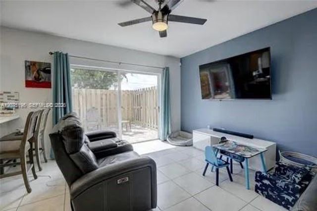 565 NE 5th Place, Florida City, FL 33034