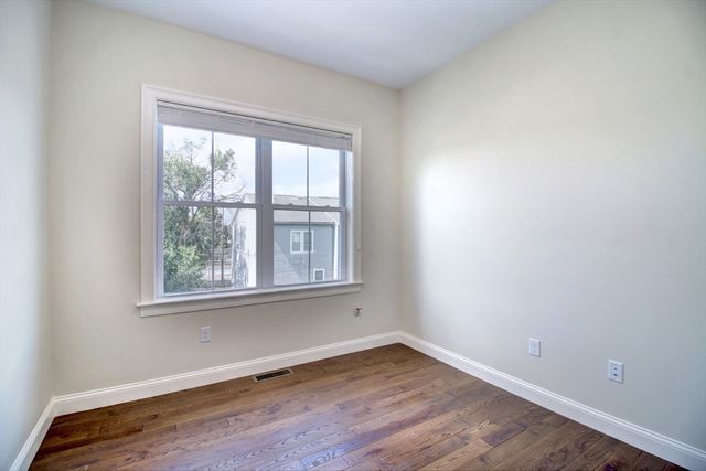 4 Kemp St 1, Boston, MA 02127