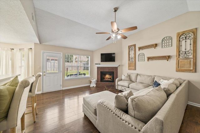 1006 LORENA CV, Cordova, TN 38018