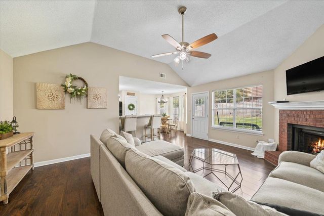 1006 LORENA CV, Cordova, TN 38018