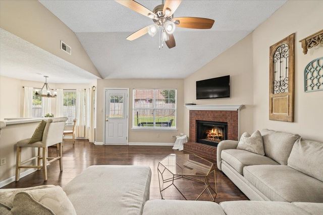 1006 LORENA CV, Cordova, TN 38018
