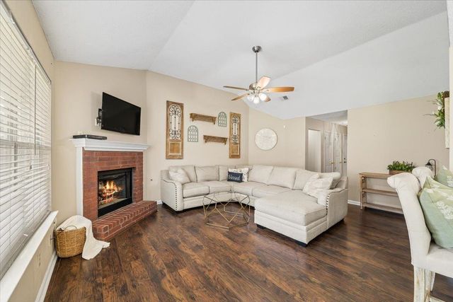 1006 LORENA CV, Cordova, TN 38018