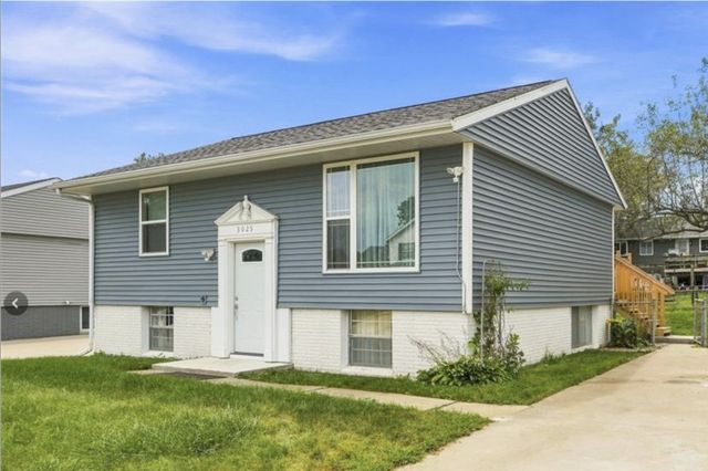 3025 29th Avenue SW, Cedar Rapids, IA 52404