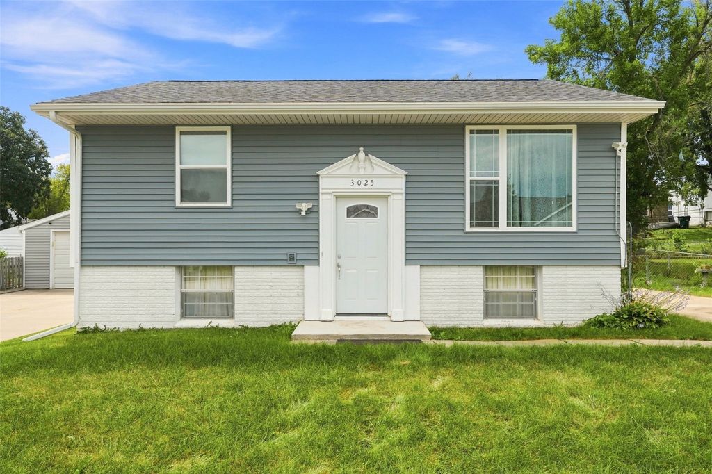 3025 29th Avenue SW, Cedar Rapids, IA 52404