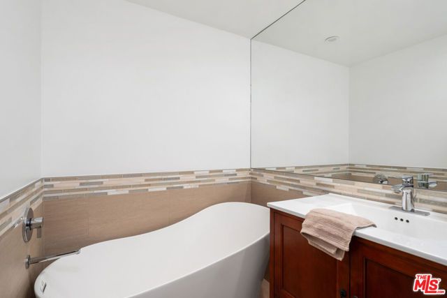 100 S Doheny Drive 503, Los Angeles, CA 90048