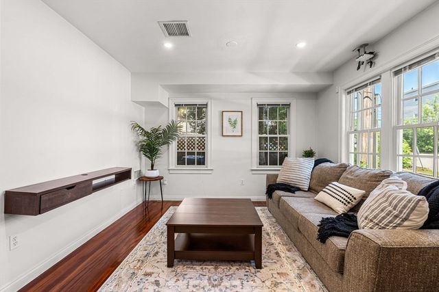 12 Waters St 12, Salem, MA 01970