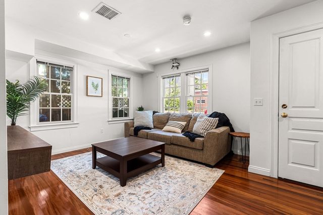12 Waters St 12, Salem, MA 01970
