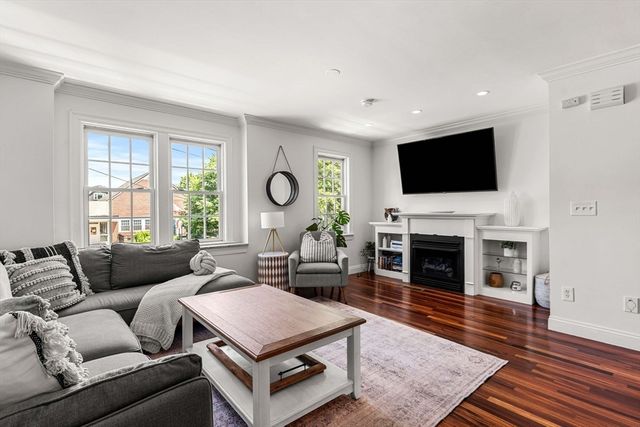 12 Waters St 12, Salem, MA 01970