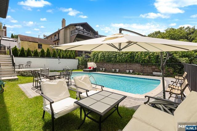 554 Elm Avenue, Ridgefield, NJ 07657