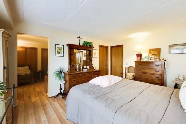 6455 W Belle Plaine Avenue 411, Chicago, IL 60634