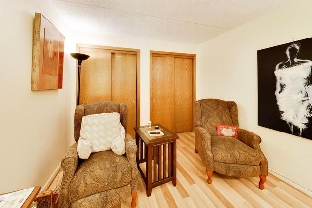 6455 W Belle Plaine Avenue 411, Chicago, IL 60634