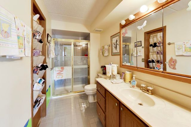 6455 W Belle Plaine Avenue 411, Chicago, IL 60634