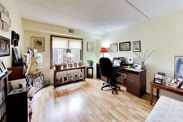 6455 W Belle Plaine Avenue 411, Chicago, IL 60634