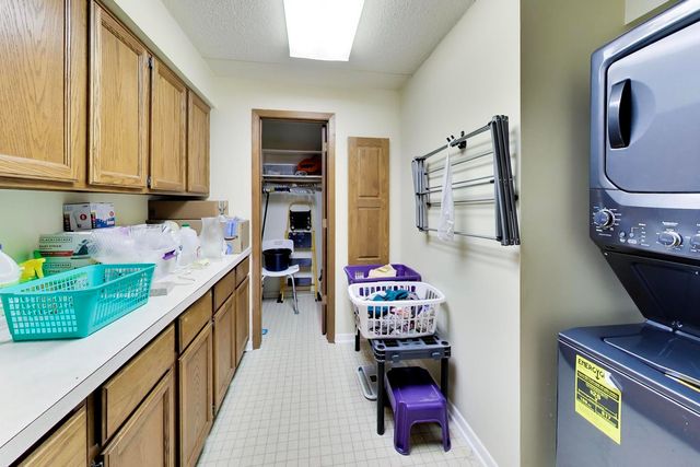 6455 W Belle Plaine Avenue 411, Chicago, IL 60634