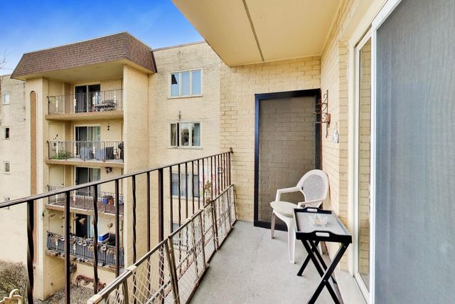 6455 W Belle Plaine Avenue 411, Chicago, IL 60634