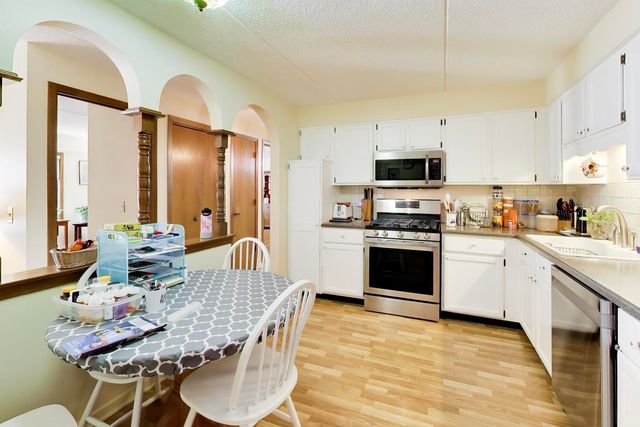 6455 W Belle Plaine Avenue 411, Chicago, IL 60634