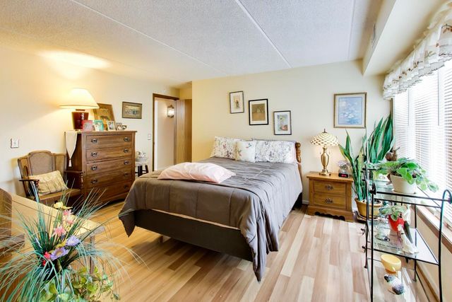 6455 W Belle Plaine Avenue 411, Chicago, IL 60634