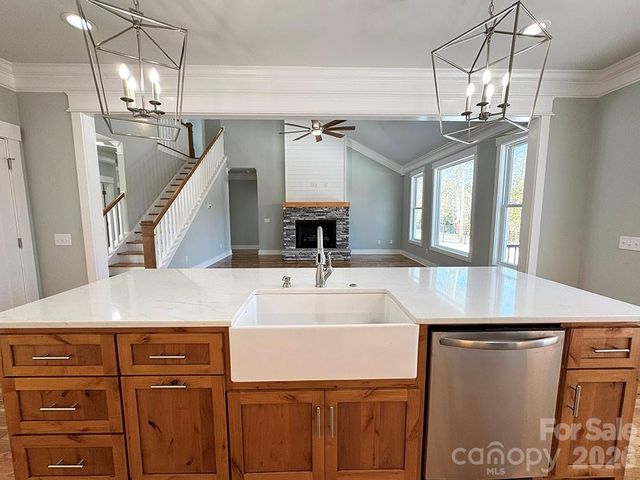 3635 46th Avenue NE, Hickory, NC 28601