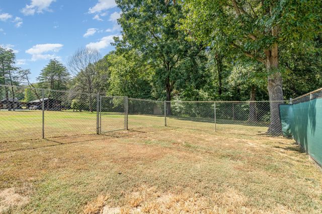 8049 New Chapel Rd, Springfield, TN 37172