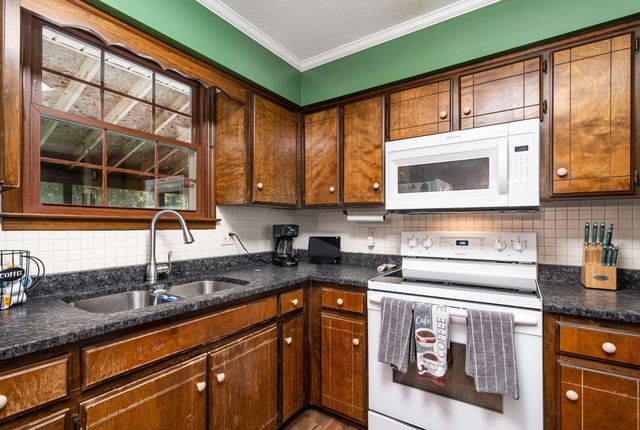 8049 New Chapel Rd, Springfield, TN 37172