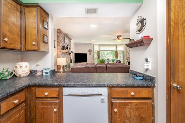 8049 New Chapel Rd, Springfield, TN 37172