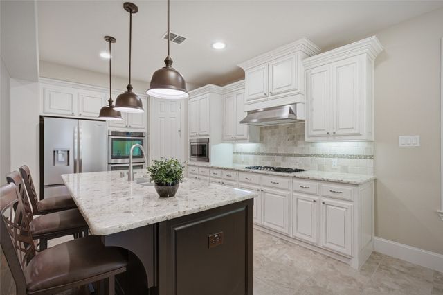 8716 Tour Drive, Mckinney, TX 75070