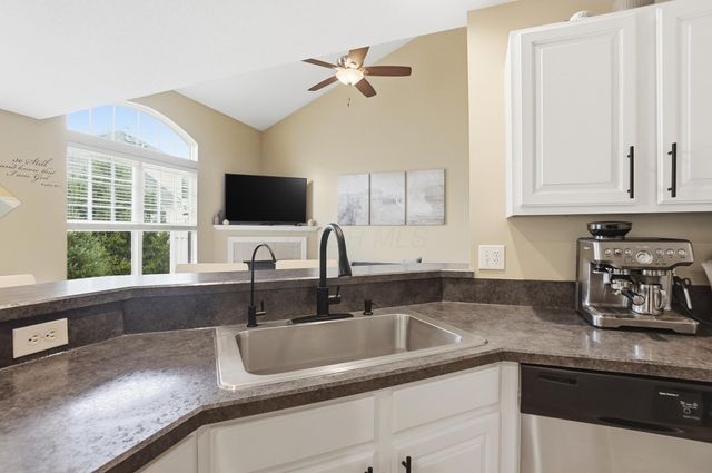 33 Lakes At Cheshire Drive, Delaware, OH 43015