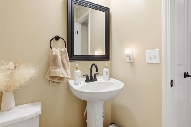 33 Lakes At Cheshire Drive, Delaware, OH 43015