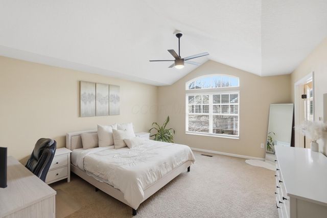 33 Lakes At Cheshire Drive, Delaware, OH 43015