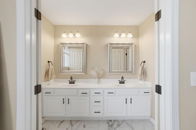 33 Lakes At Cheshire Drive, Delaware, OH 43015