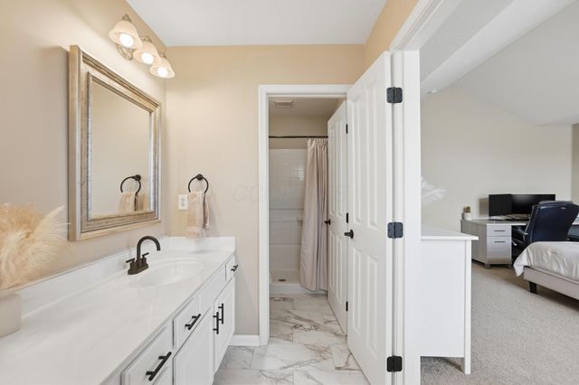 33 Lakes At Cheshire Drive, Delaware, OH 43015