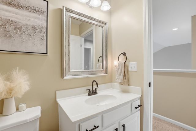 33 Lakes At Cheshire Drive, Delaware, OH 43015