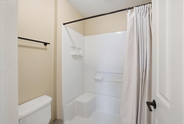 33 Lakes At Cheshire Drive, Delaware, OH 43015