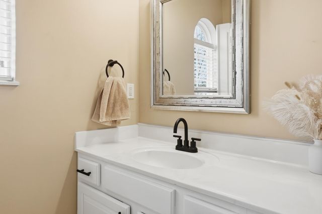 33 Lakes At Cheshire Drive, Delaware, OH 43015