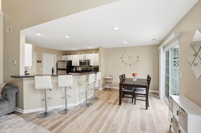 33 Lakes At Cheshire Drive, Delaware, OH 43015