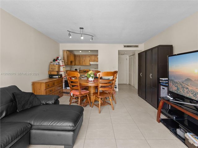 9301 SW 92nd Ave 204C, Miami, FL 33176