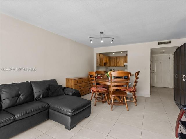9301 SW 92nd Ave 204C, Miami, FL 33176