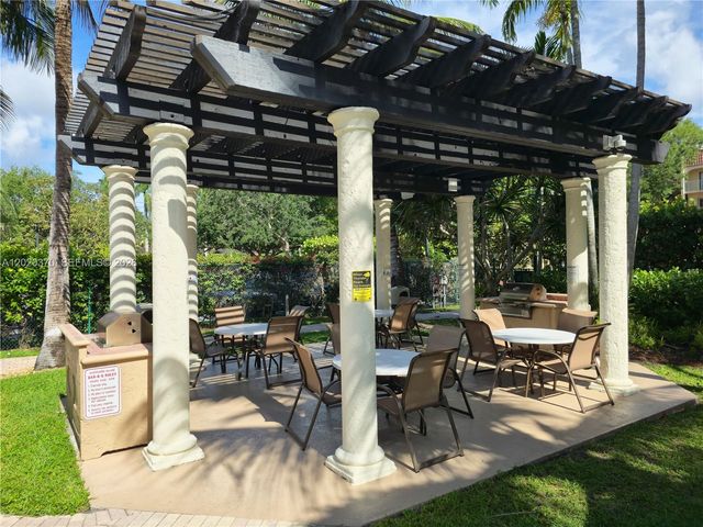 9301 SW 92nd Ave 204C, Miami, FL 33176