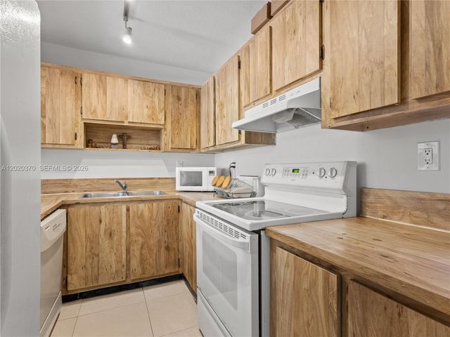 9301 SW 92nd Ave 204C, Miami, FL 33176