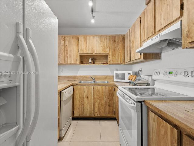 9301 SW 92nd Ave 204C, Miami, FL 33176