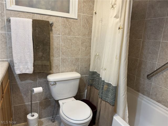 246 29th Street NW, Barberton, OH 44203