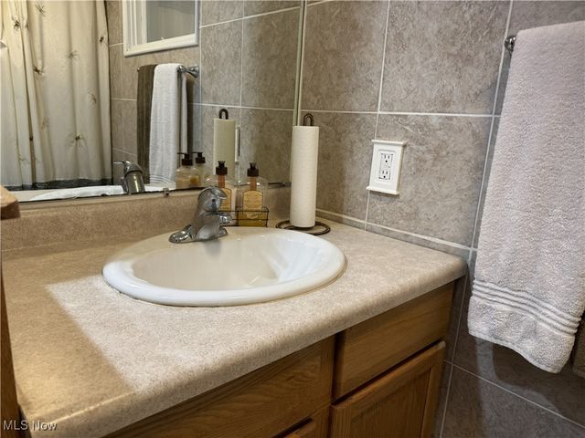 246 29th Street NW, Barberton, OH 44203