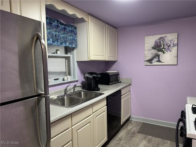 246 29th Street NW, Barberton, OH 44203