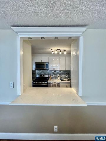 7002 Boulevard East 6R, Guttenberg, NJ 07093