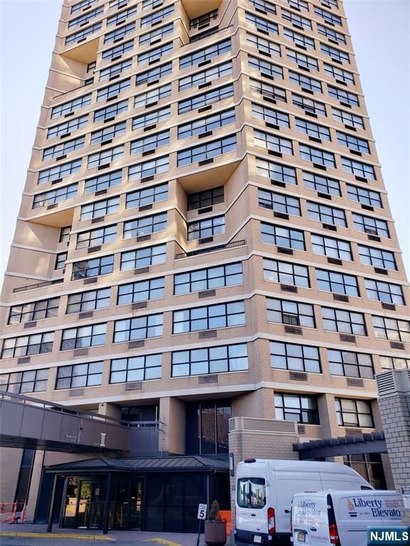 7002 Boulevard East 6R, Guttenberg, NJ 07093